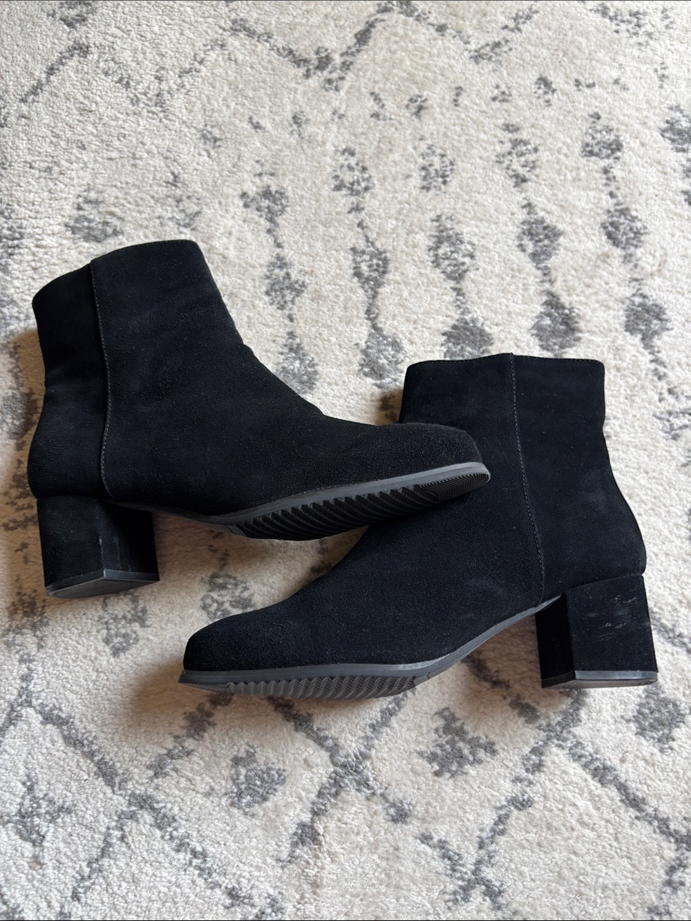 Blondo Black Suede Women's Block heel Ankle Boots Size 10 Wide